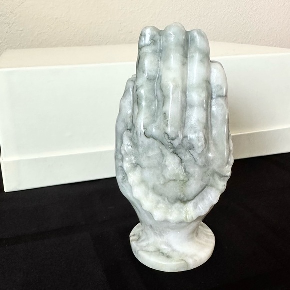 Stone Praying Hands Holding Beads Sculpture Marble? Quartz? Onyx? Alabaster? - Picture 3 of 7